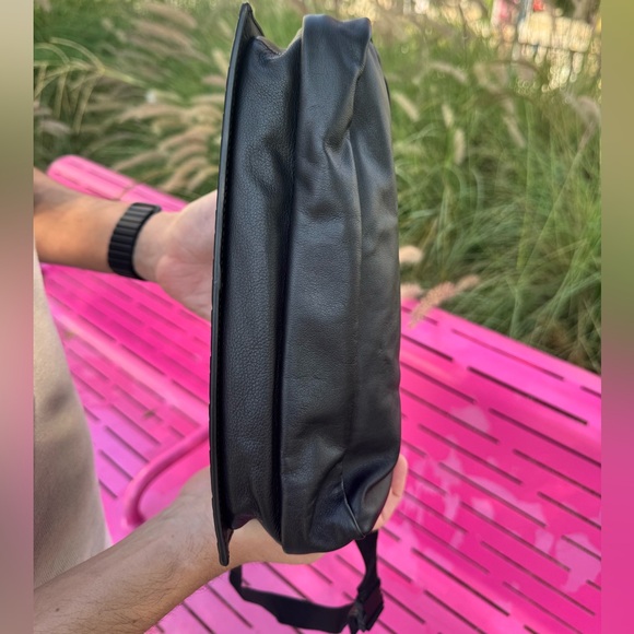 Authentic Mint Condition Bottega Veneta Men’s Crossbody Belt Bag. - Picture 15 of 17